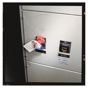 PACK 1 OVERSIZED BREAKER LOCKOUT DEVICE 065329-OVERSIZED BREAKER LOCKOUT EA